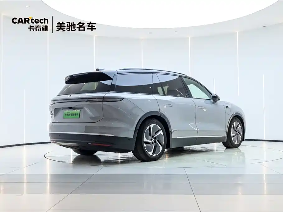 NIO ES8