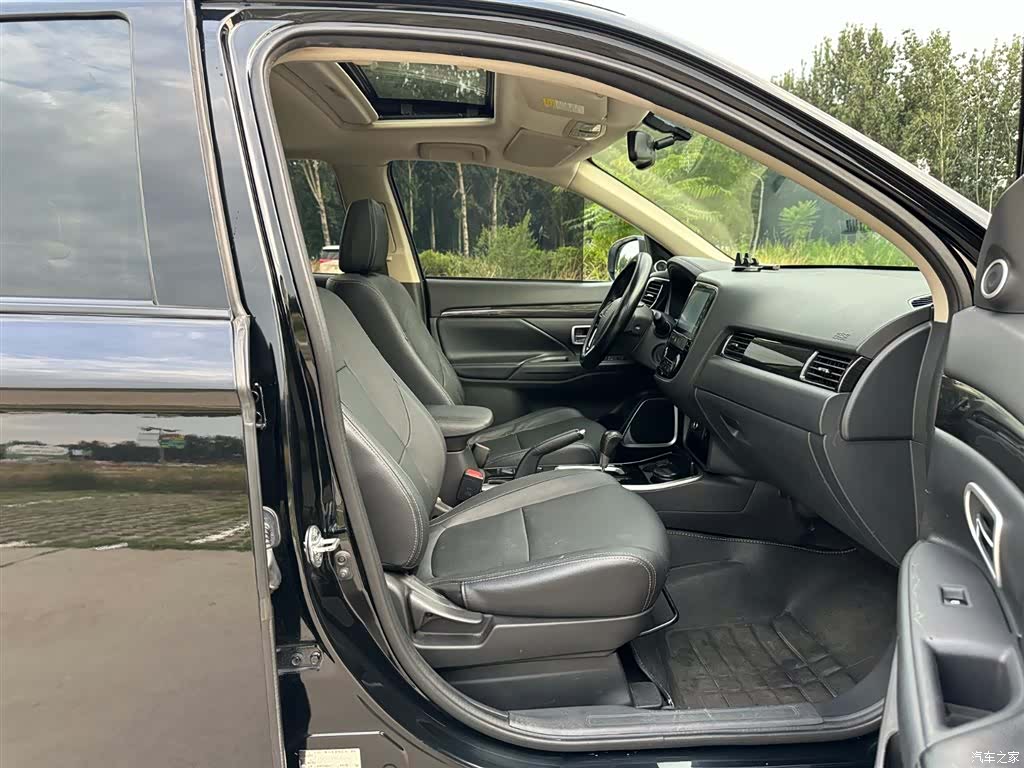 Mitsubishi Outlander, 2018 15