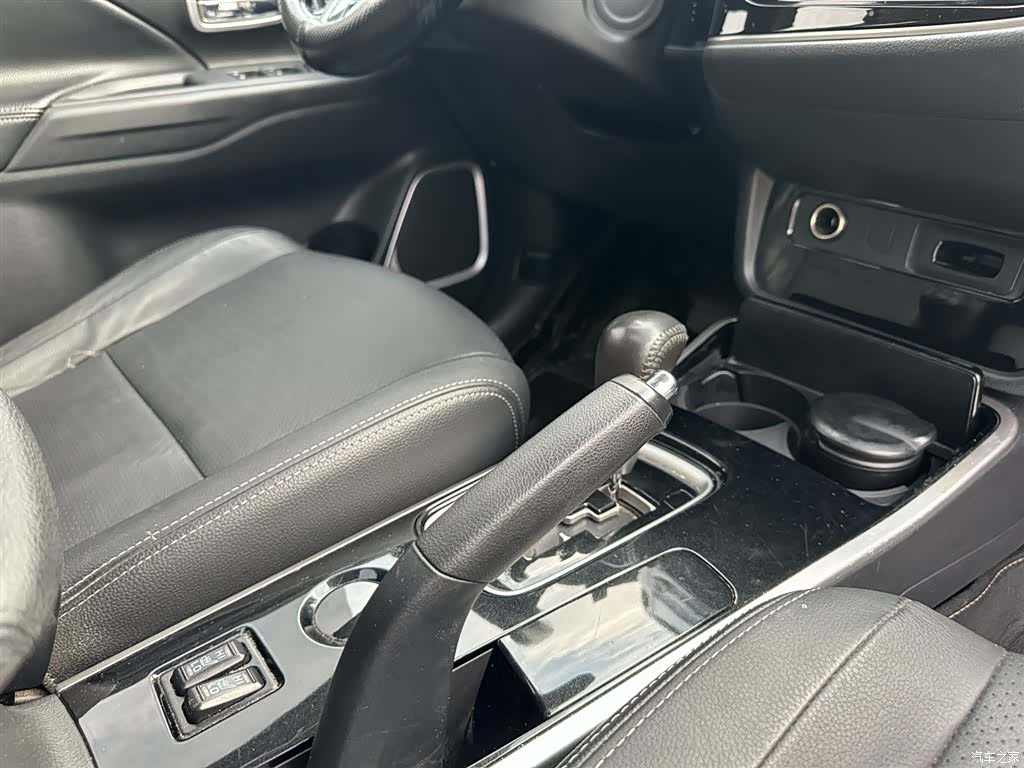Mitsubishi Outlander, 2018 17