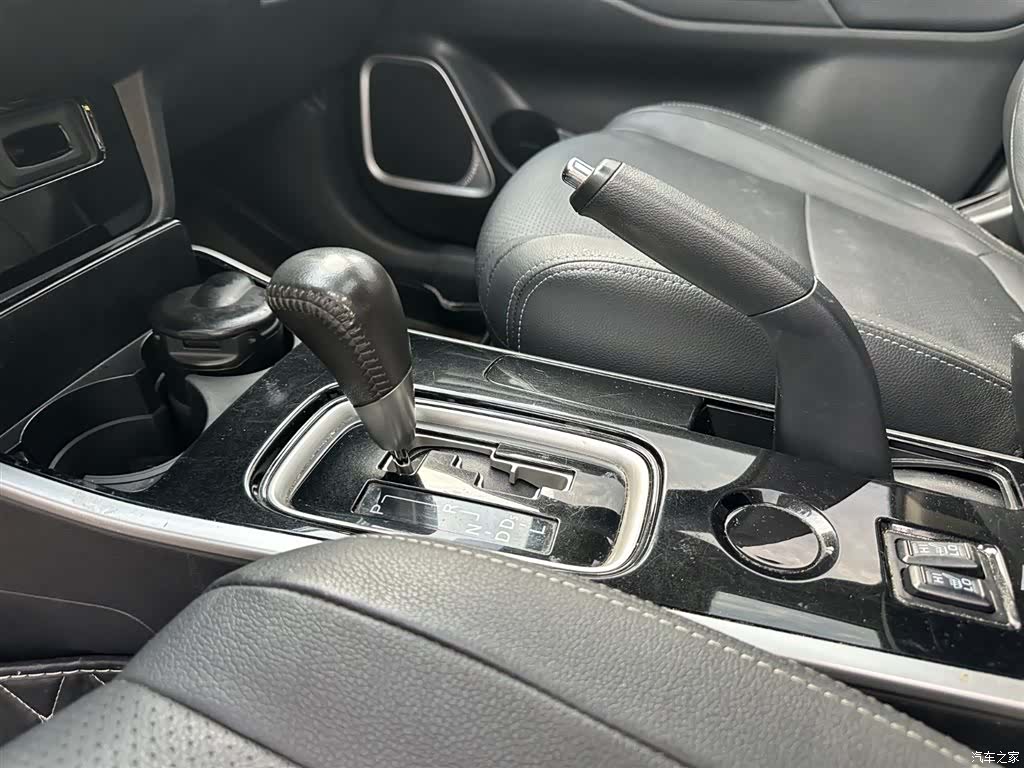 Mitsubishi Outlander, 2018 14