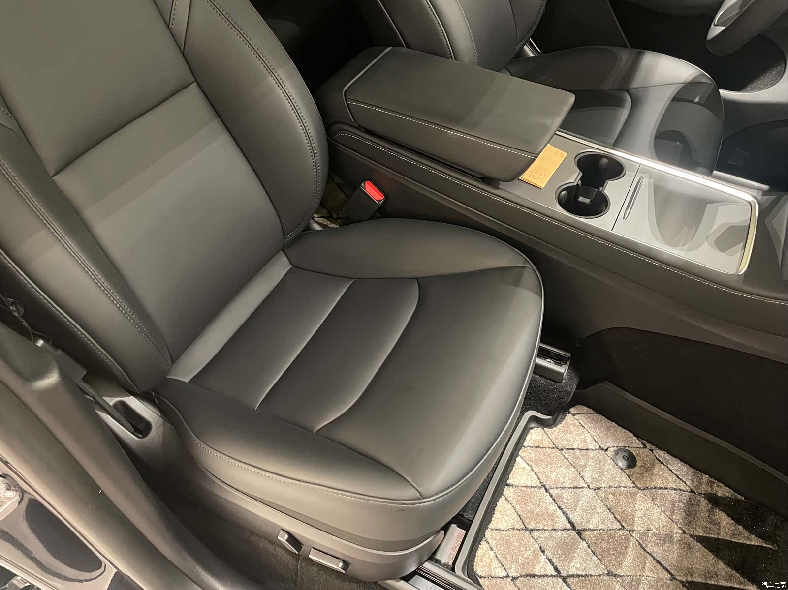 Tesla Model Y, 2024 13