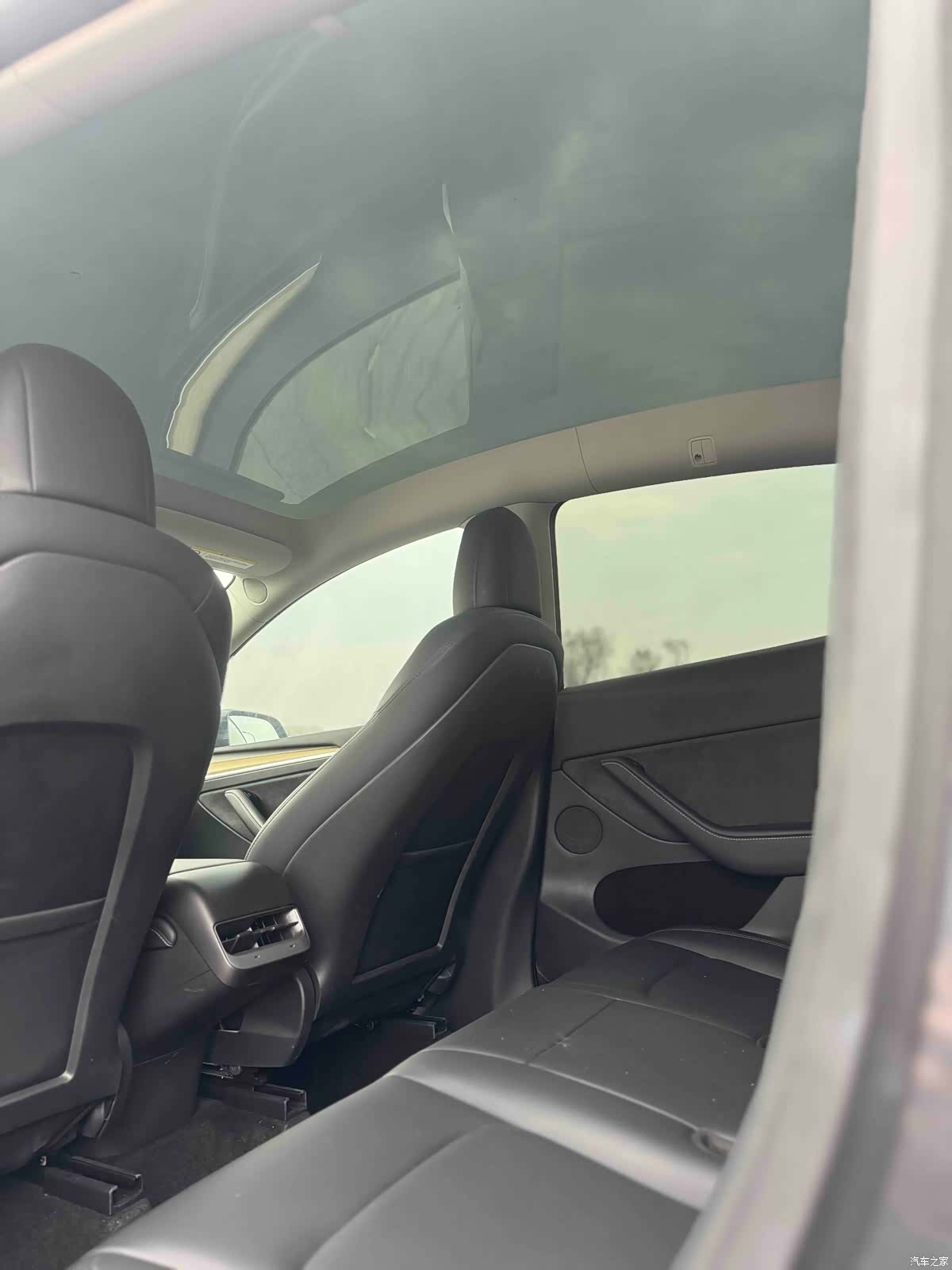 Tesla Model Y, 2021 12