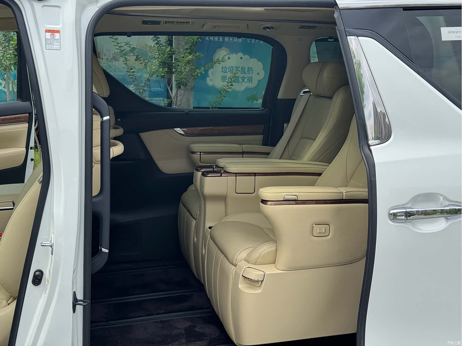Toyota Alphard, 2018 9
