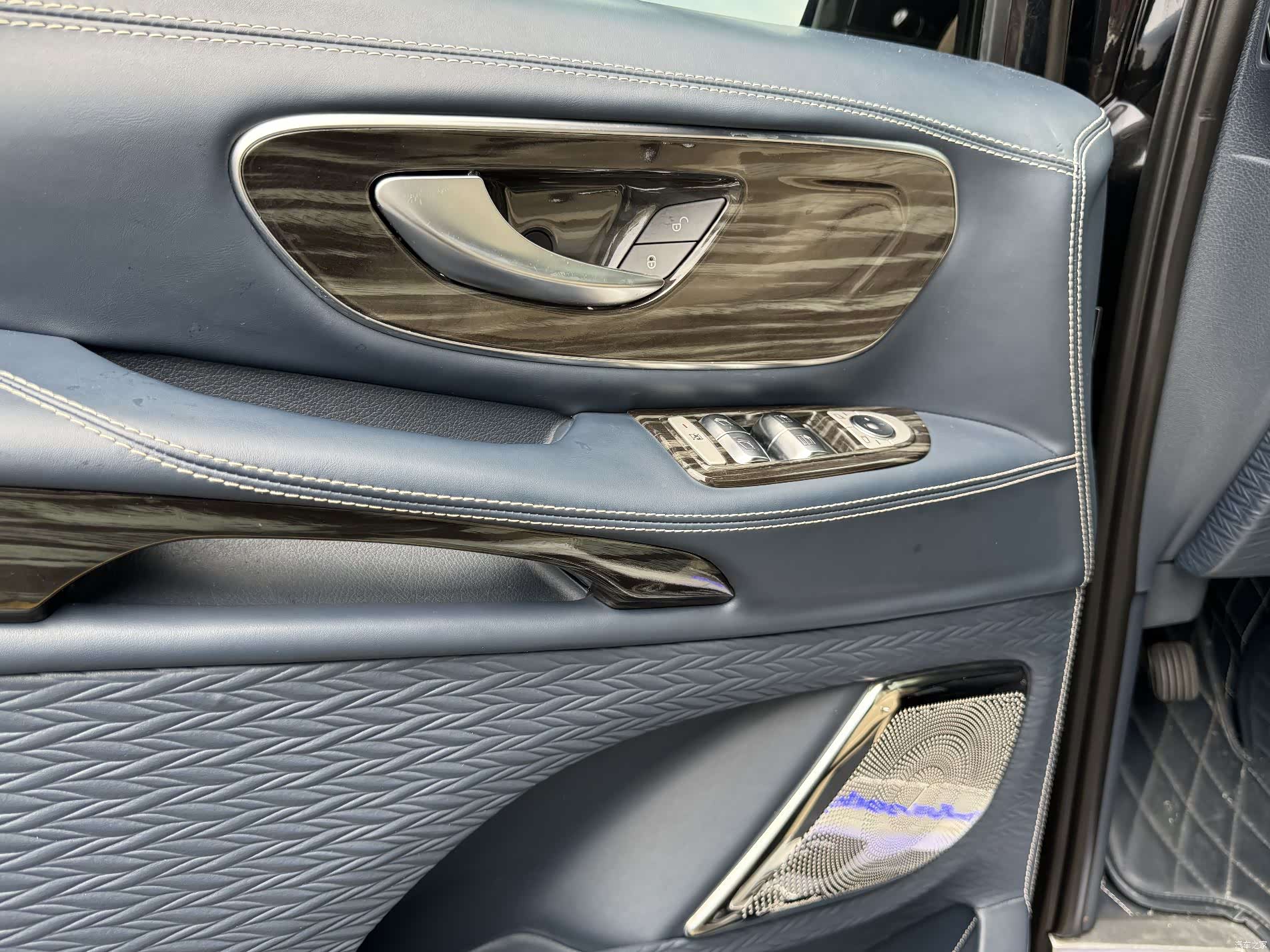 Mercedes-Benz 7, 2021 4