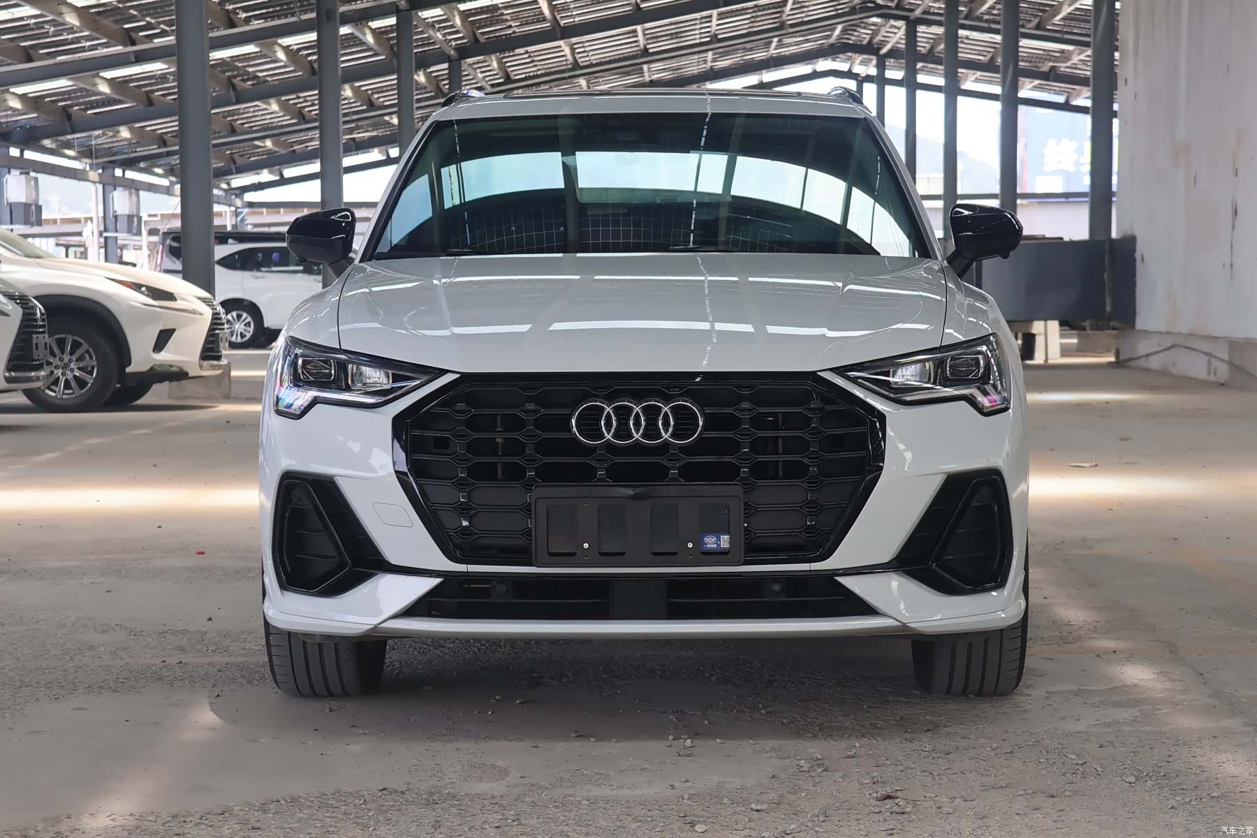 Audi Q3, 2023 4