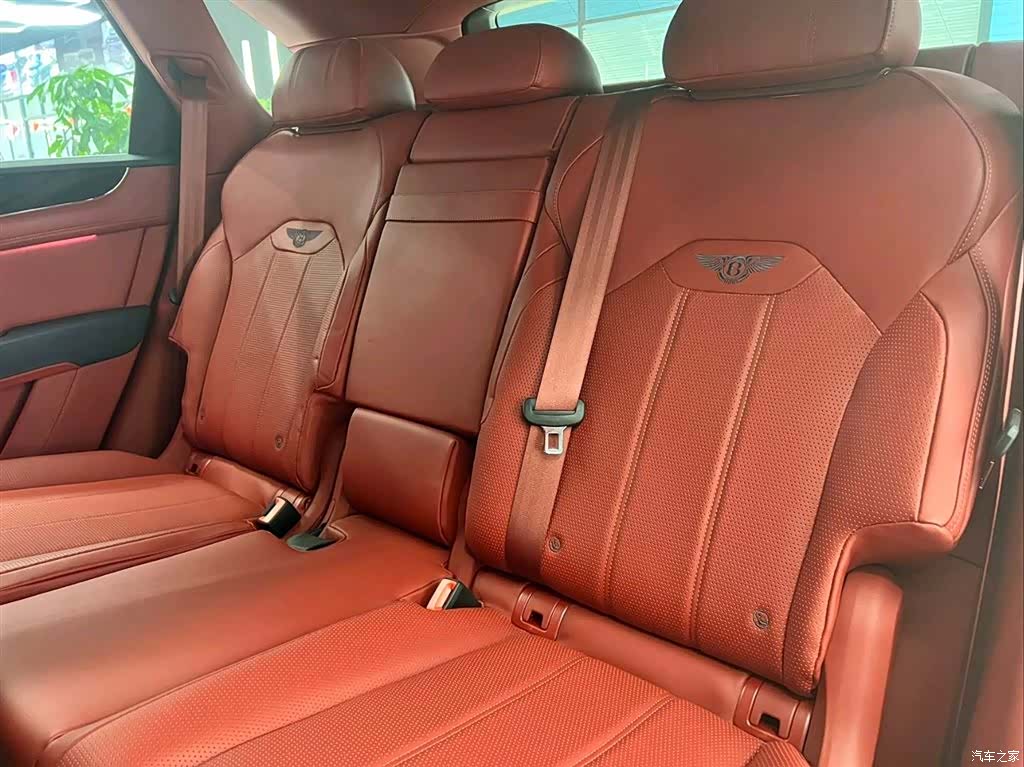 Bentley Bentayga, 2024 все фото