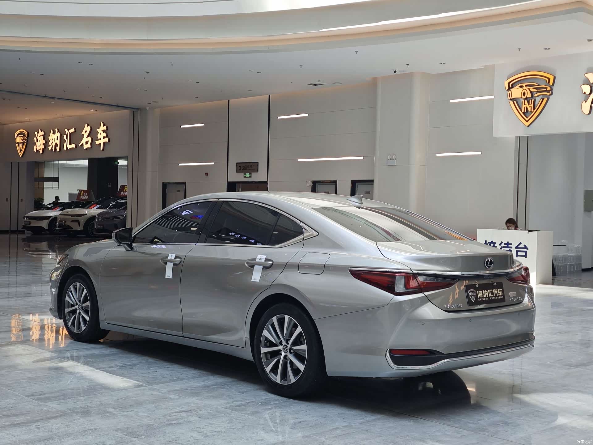 Lexus ES, 2020 3