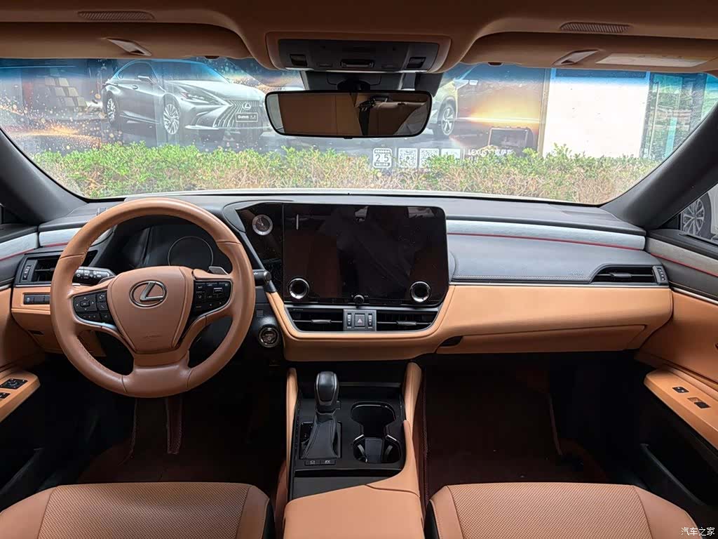 Lexus ES, 2025 13