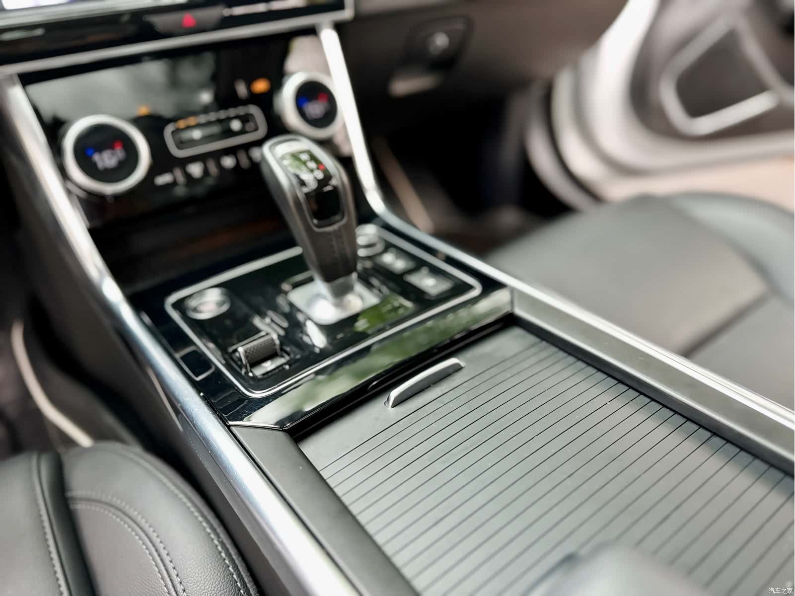 Land Rover XEL, 2020 19