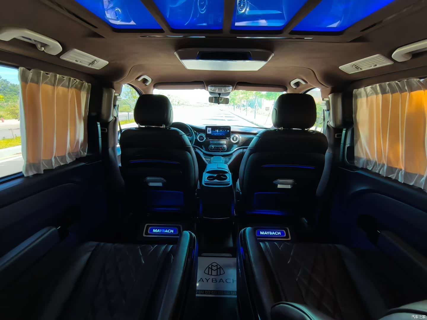 Mercedes-Benz 7, 2021 35