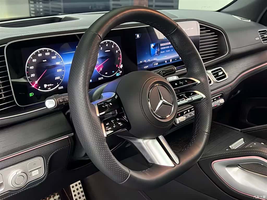 Mercedes-Benz GLS, 2025 8