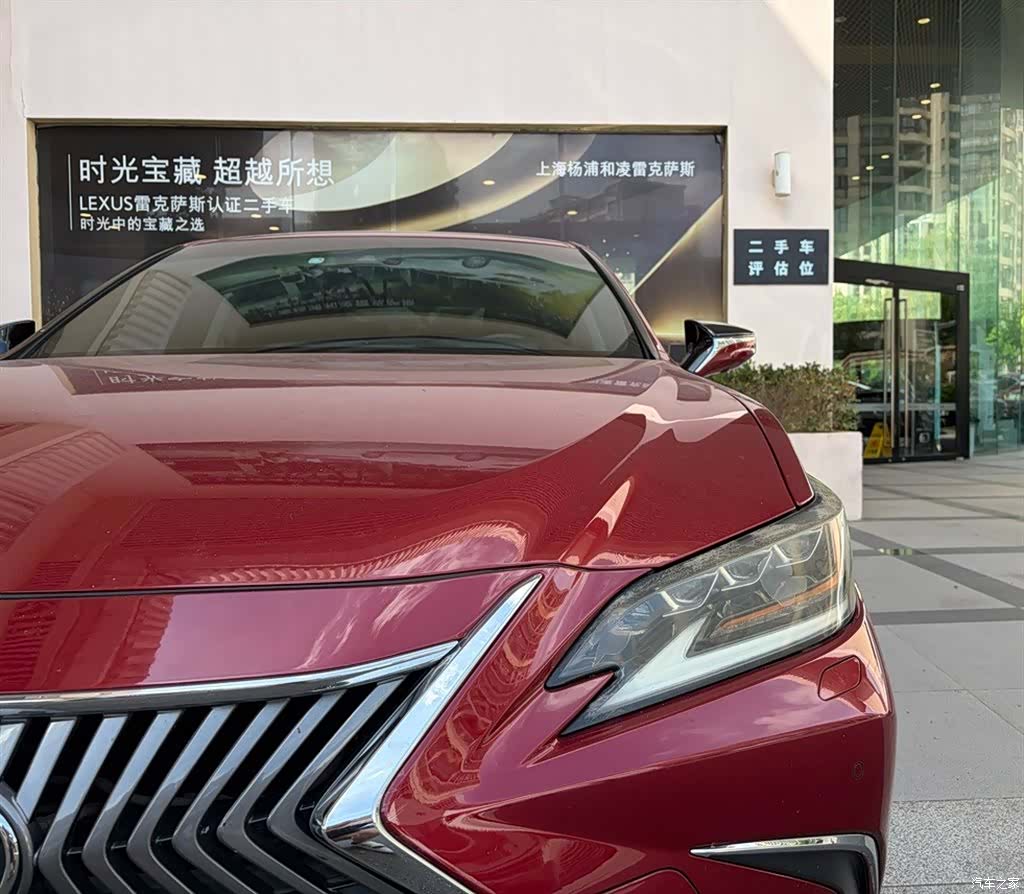 Lexus ES, 2019 все фото