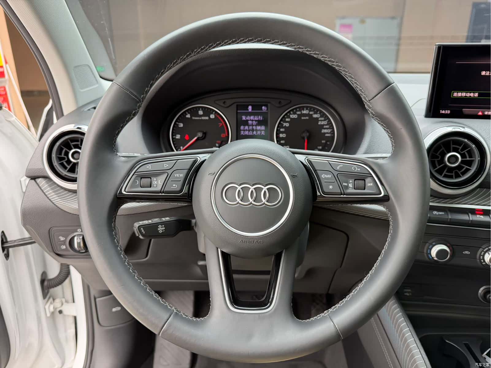 Audi Q2L, 2022 9