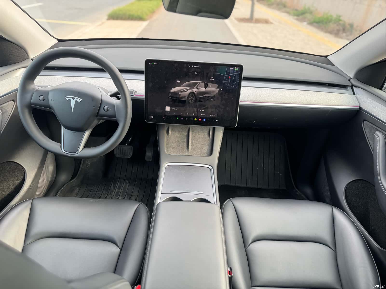 Tesla Model Y, 2024 16