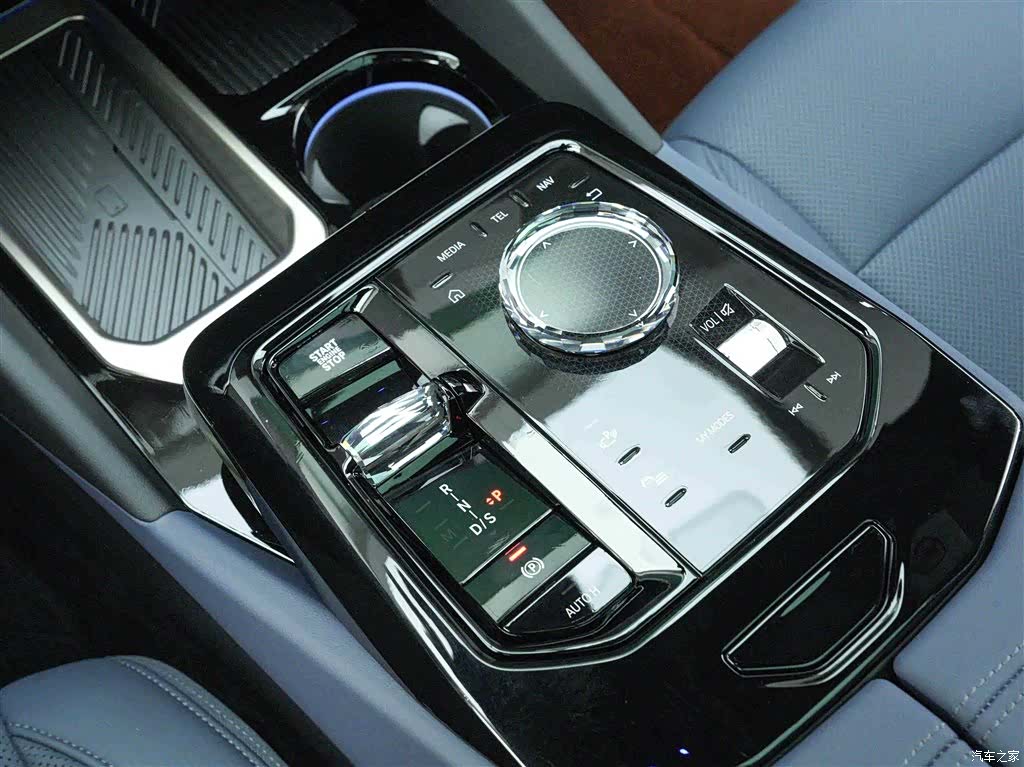 BMW 5 Series, 2025 10
