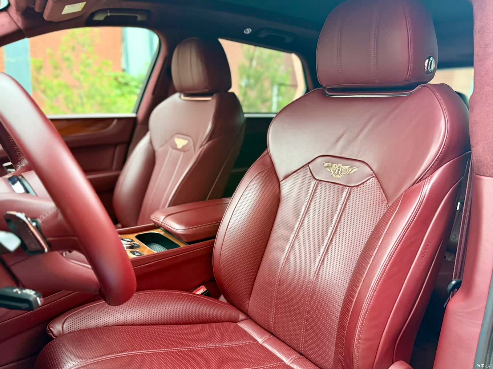 Bentley Bentayga, 2021 8