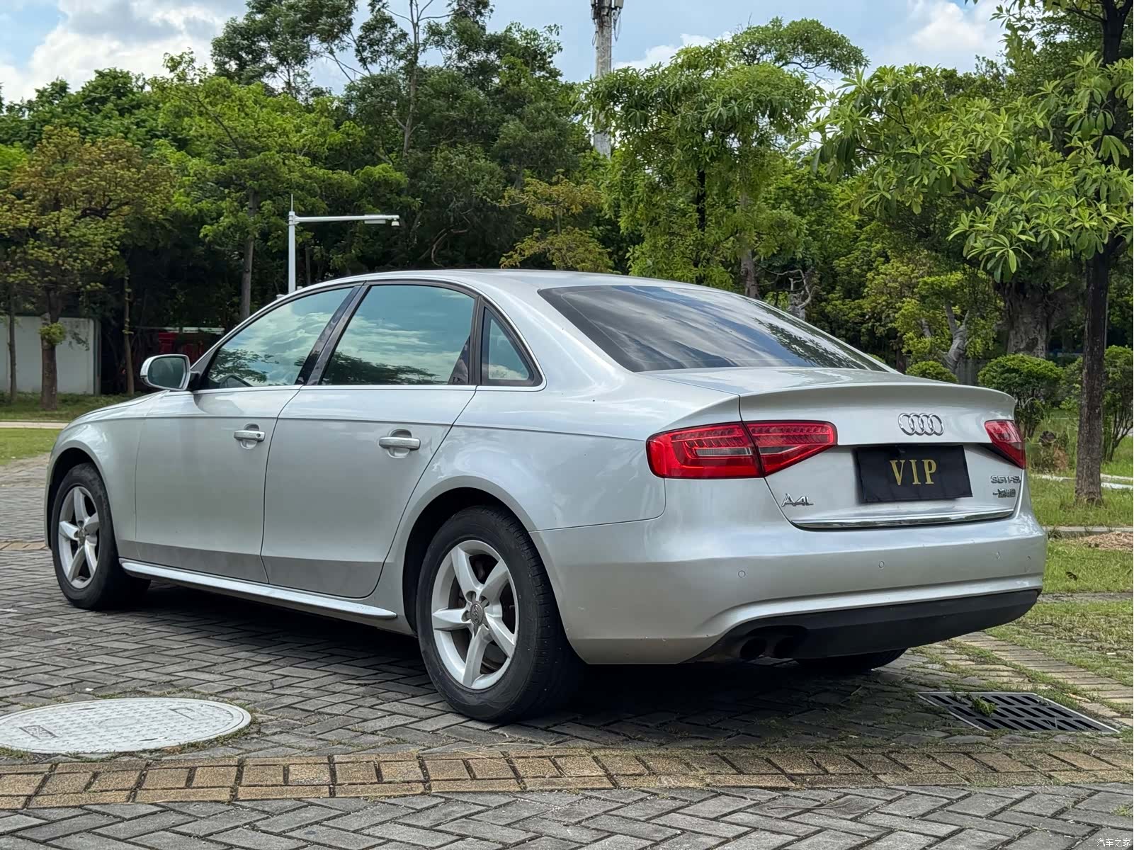 Audi A4L, 2013 15