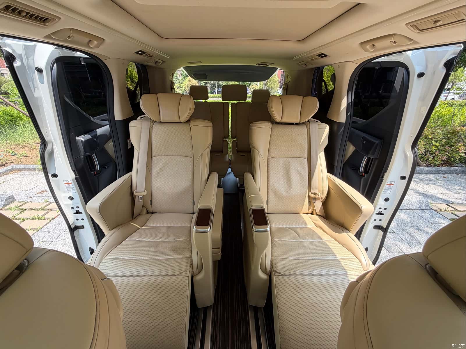 Toyota Alphard, 2016 16