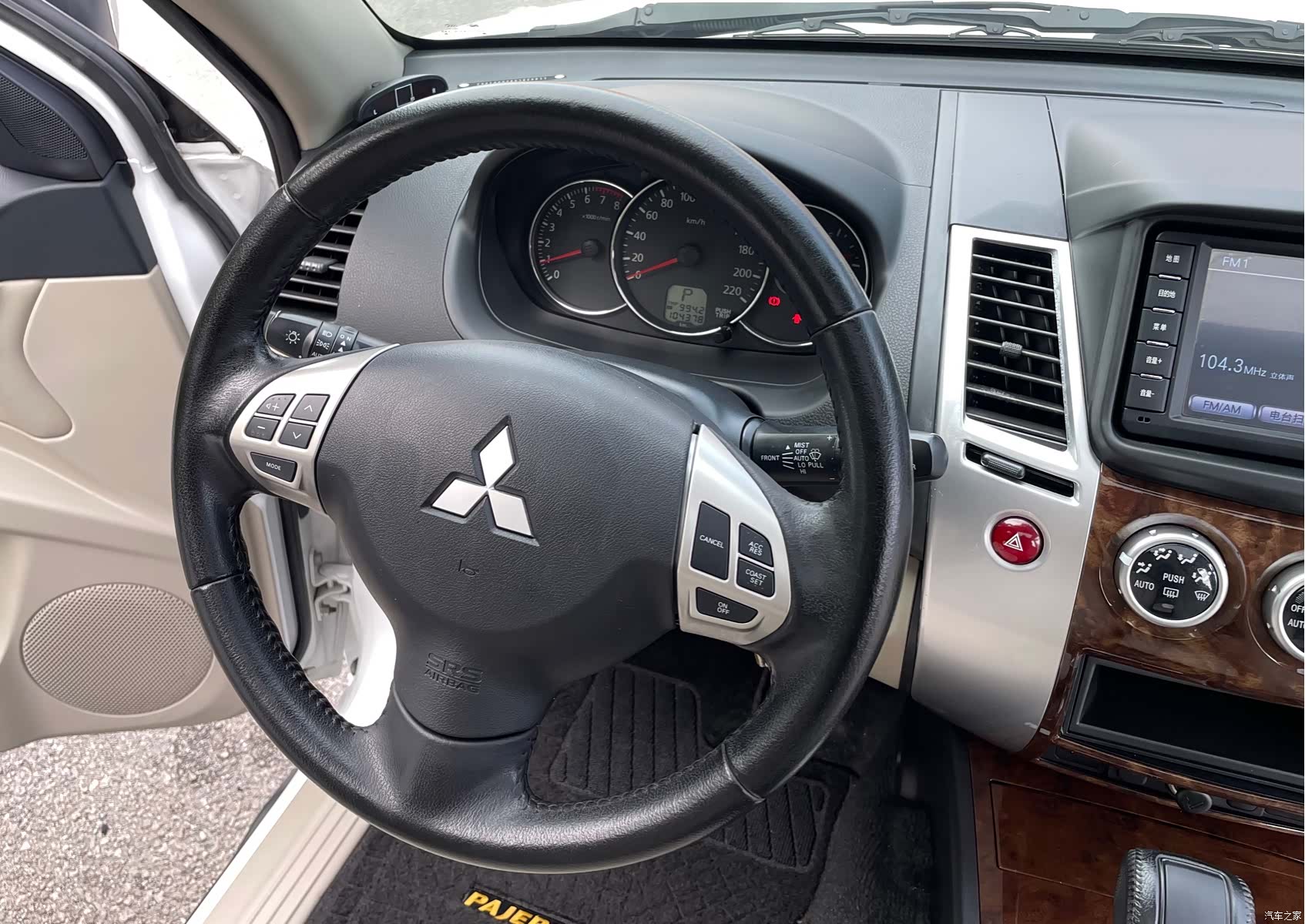 Mitsubishi Pajero, 2015 15