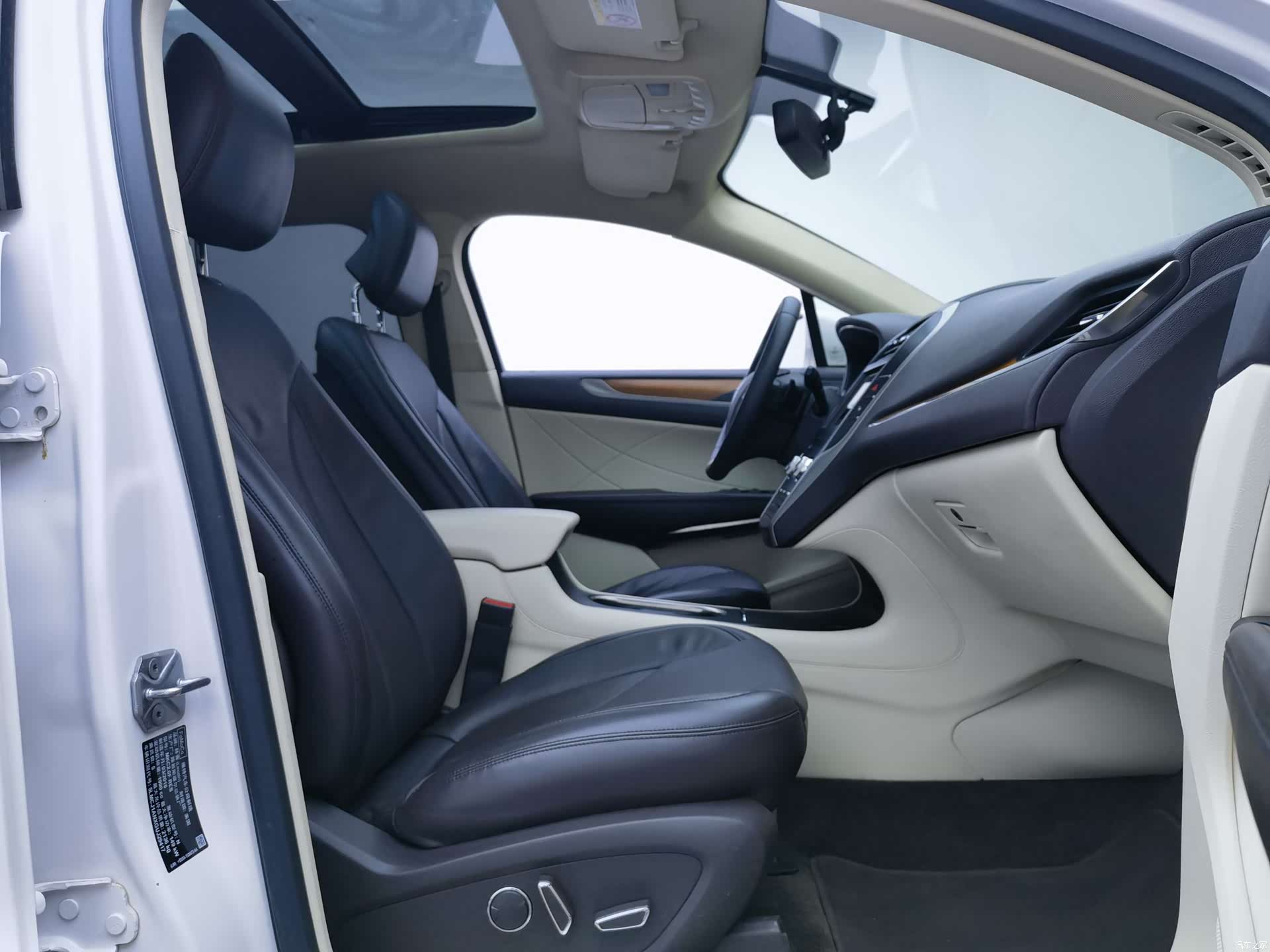 Lincoln MKC, 2016 10