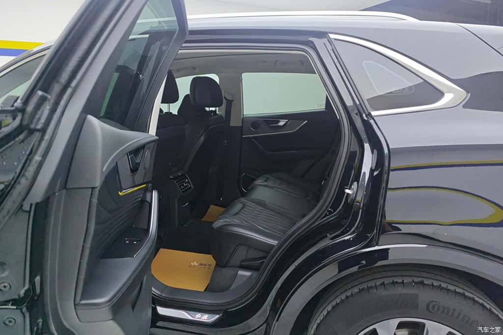 Hongqi HS5, 2024 11