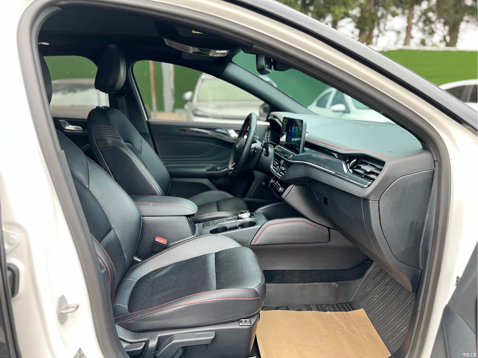 Ford Focus, 2022 10