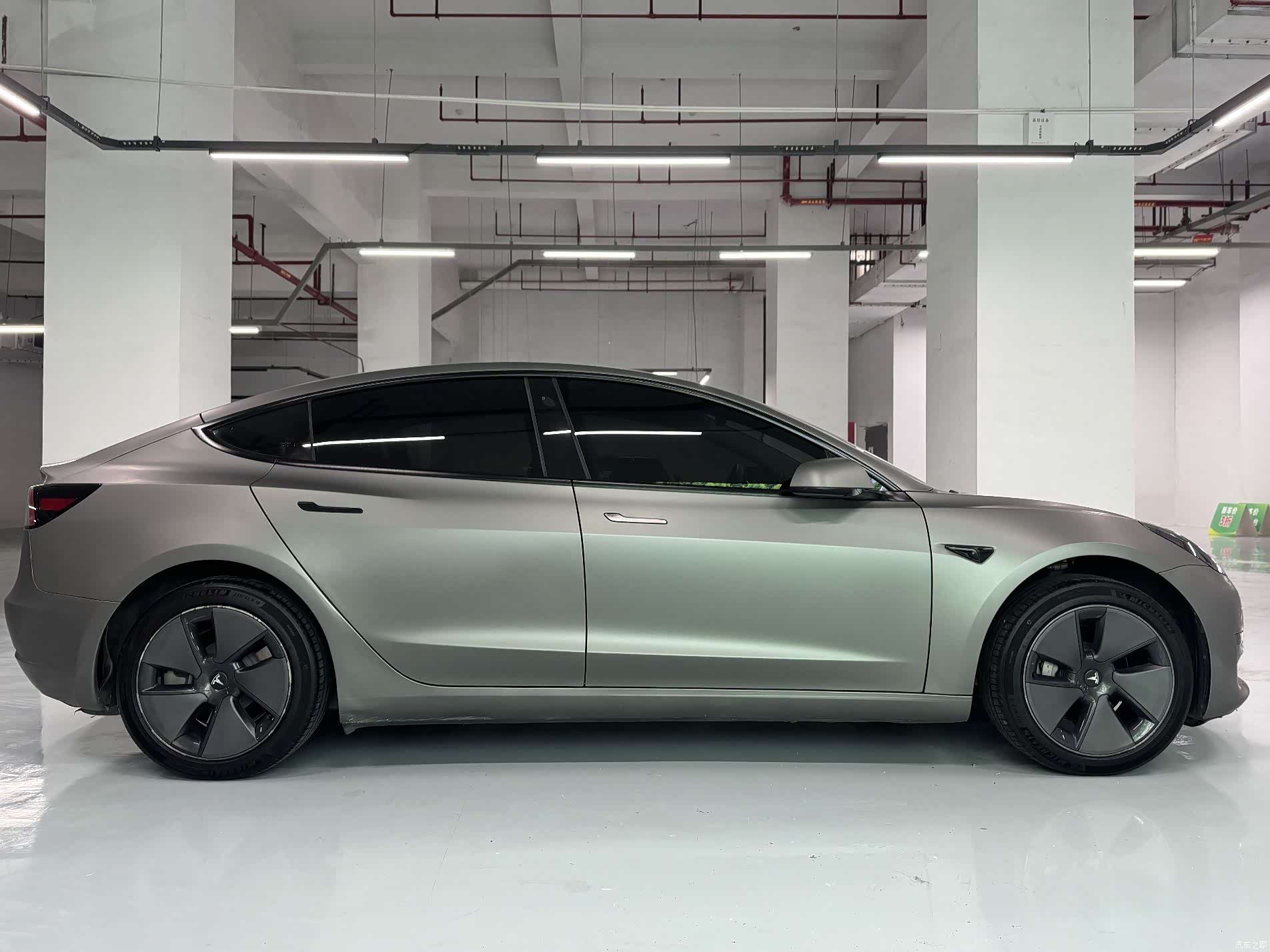 Tesla Model 3, 2022 все фото