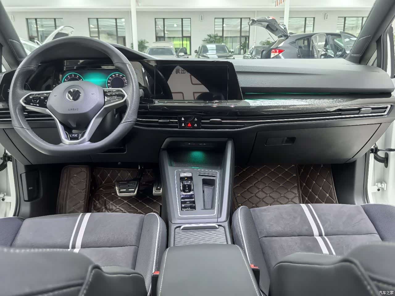 Volkswagen Golf, 2023 все фото