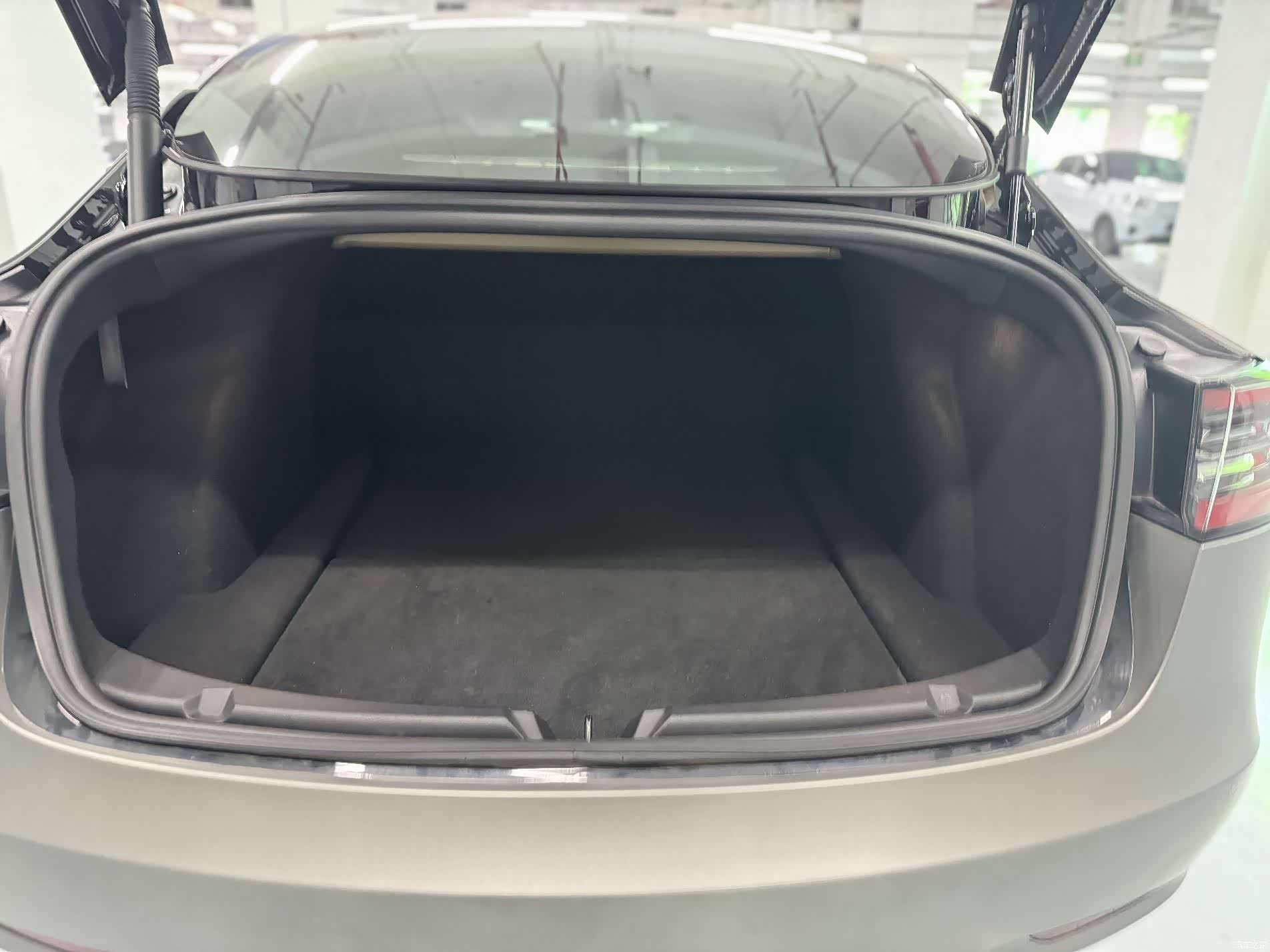 Tesla Model 3, 2022 11