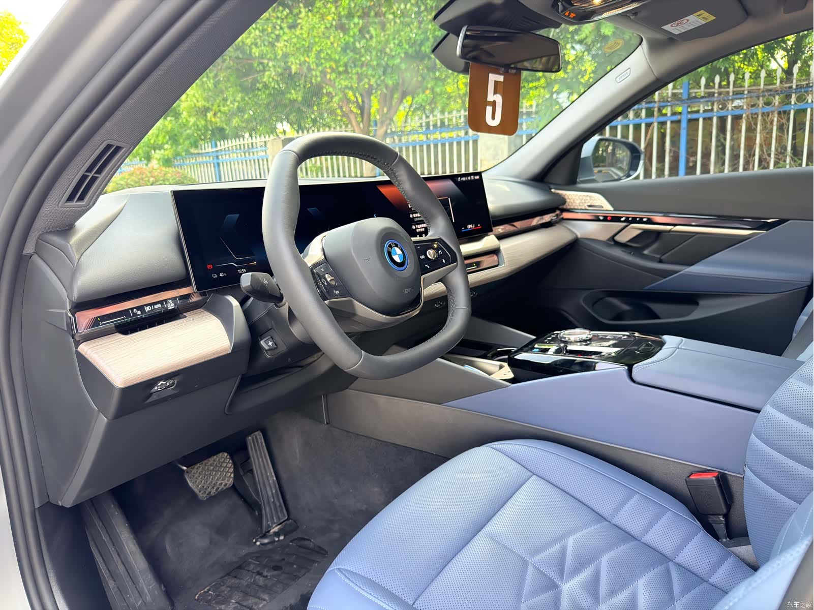 BMW i5, 2025 3