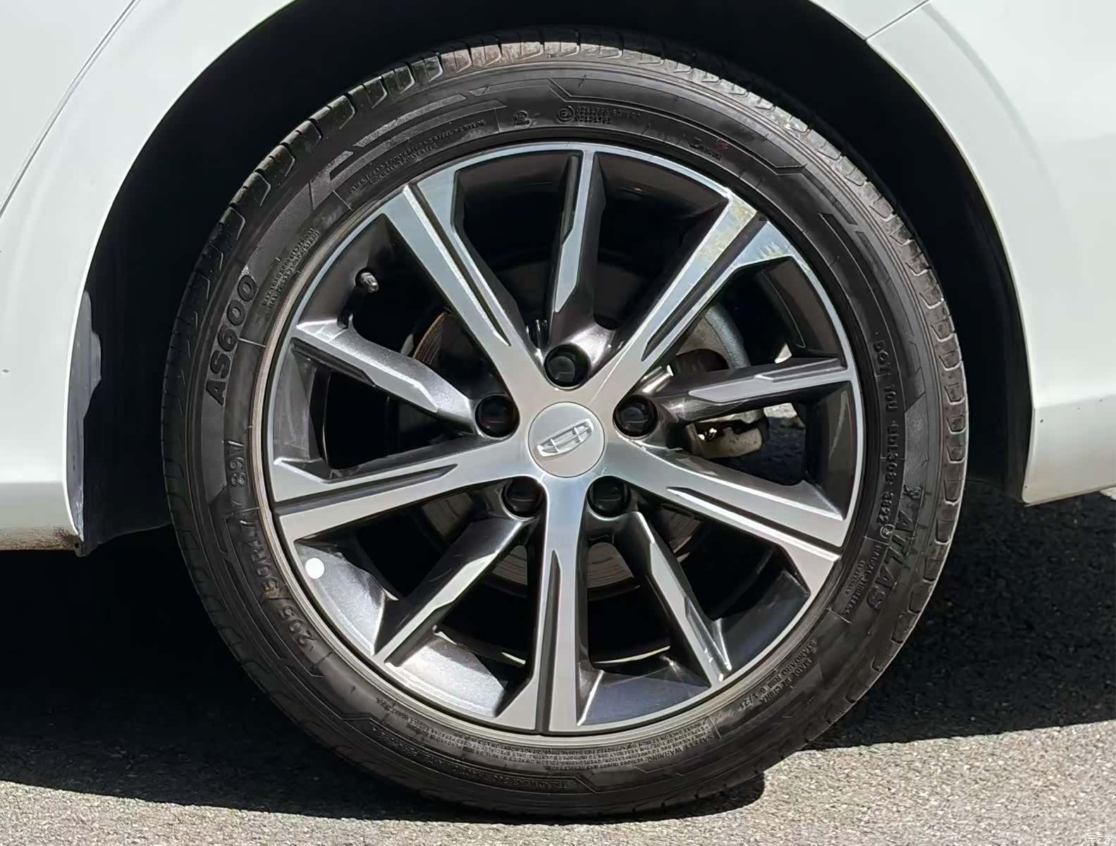 Geely Emgrand, 2022 9