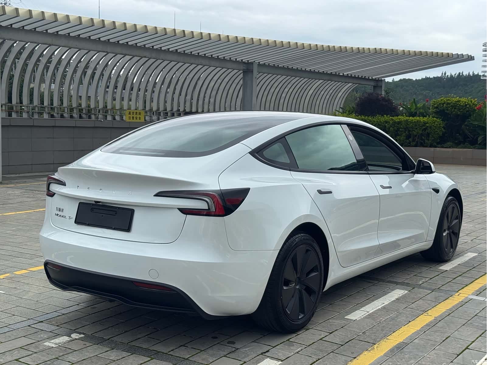 Tesla Model 3, 2025 15