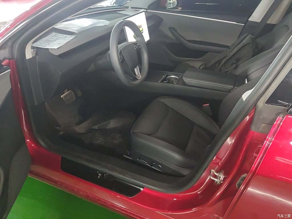 Tesla Model 3, 2024 16