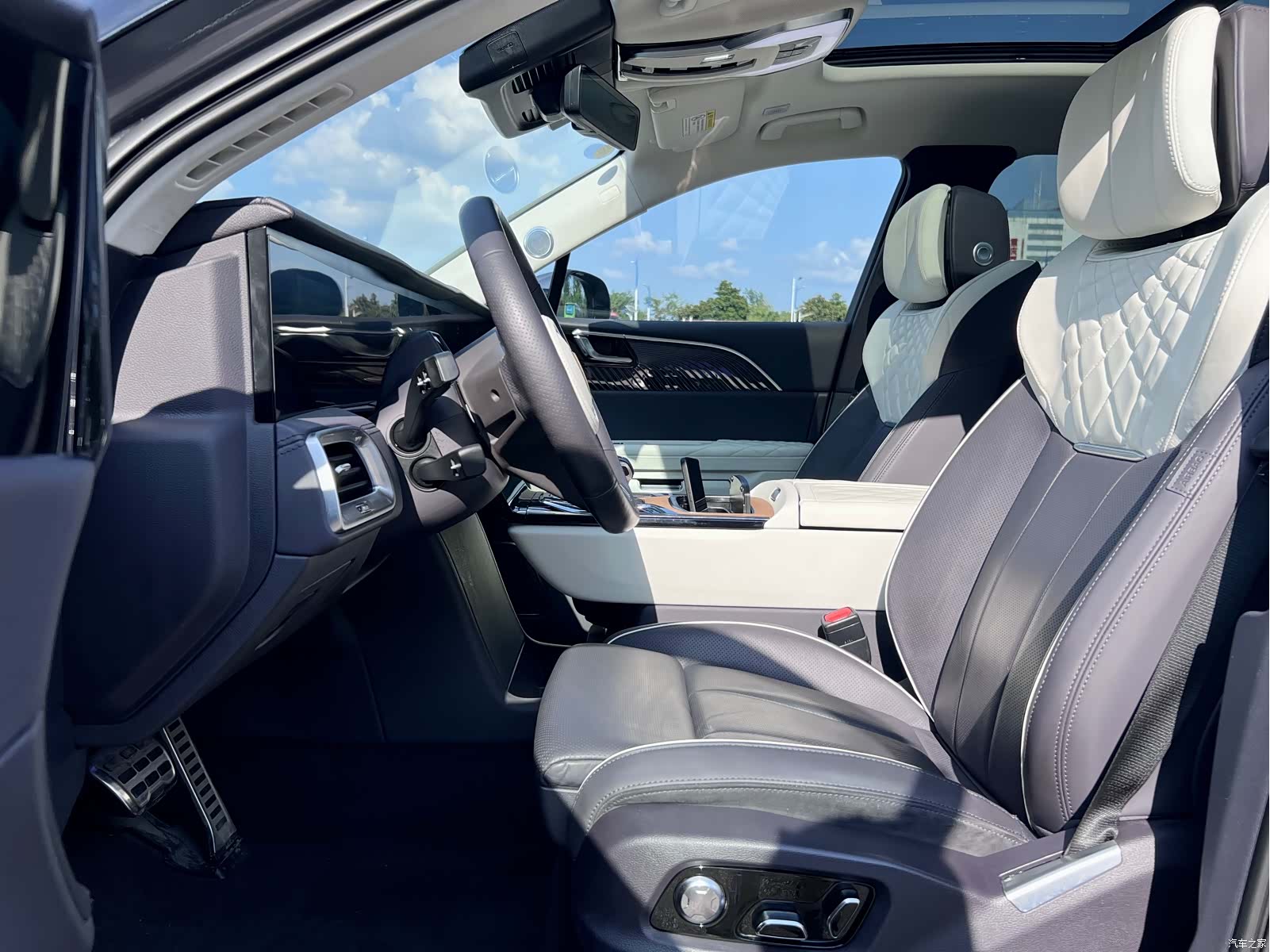 Hongqi E-HS9, 2021 9