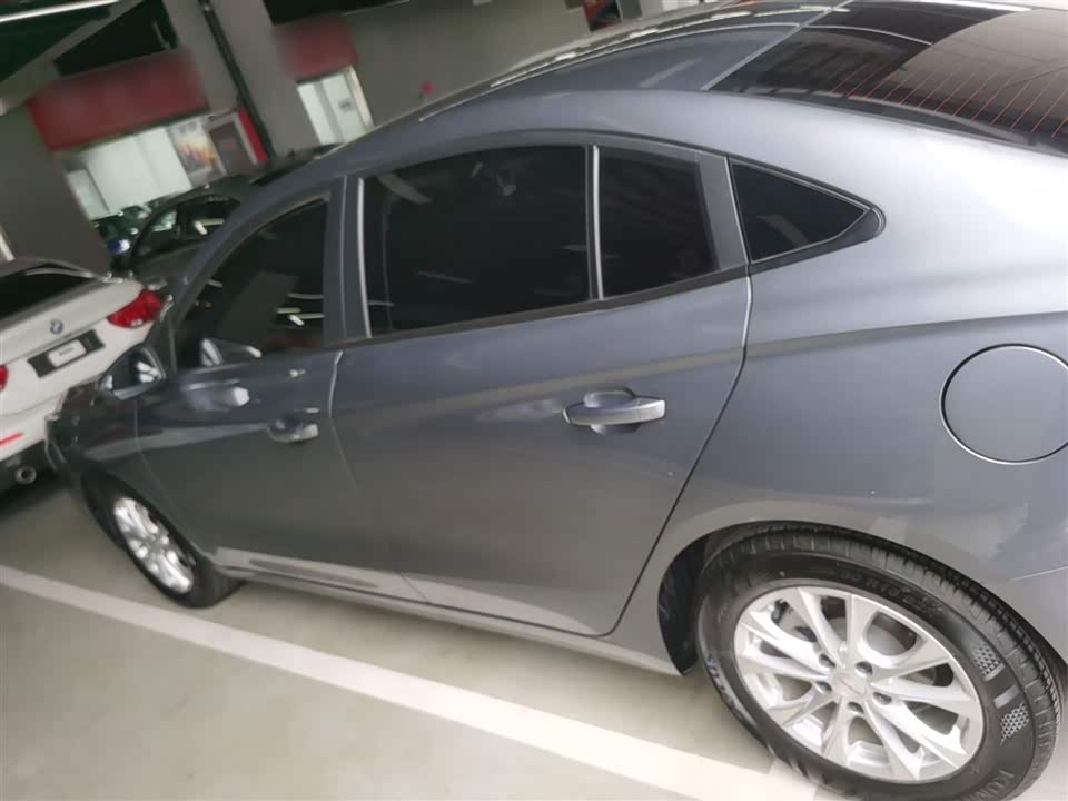 Roewe i5