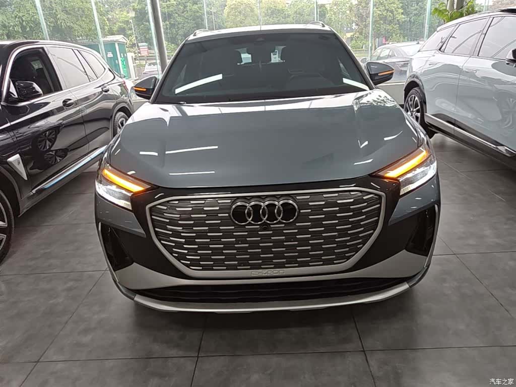Audi Q4 e-tron, 2022 2