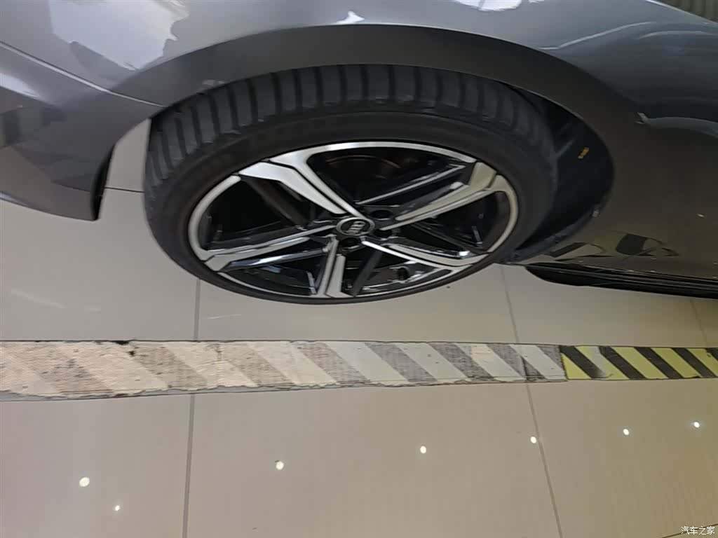 Audi A4L, 2024 23