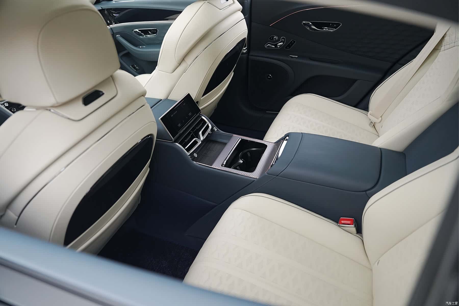 Bentley Flying Spur, 2025 9