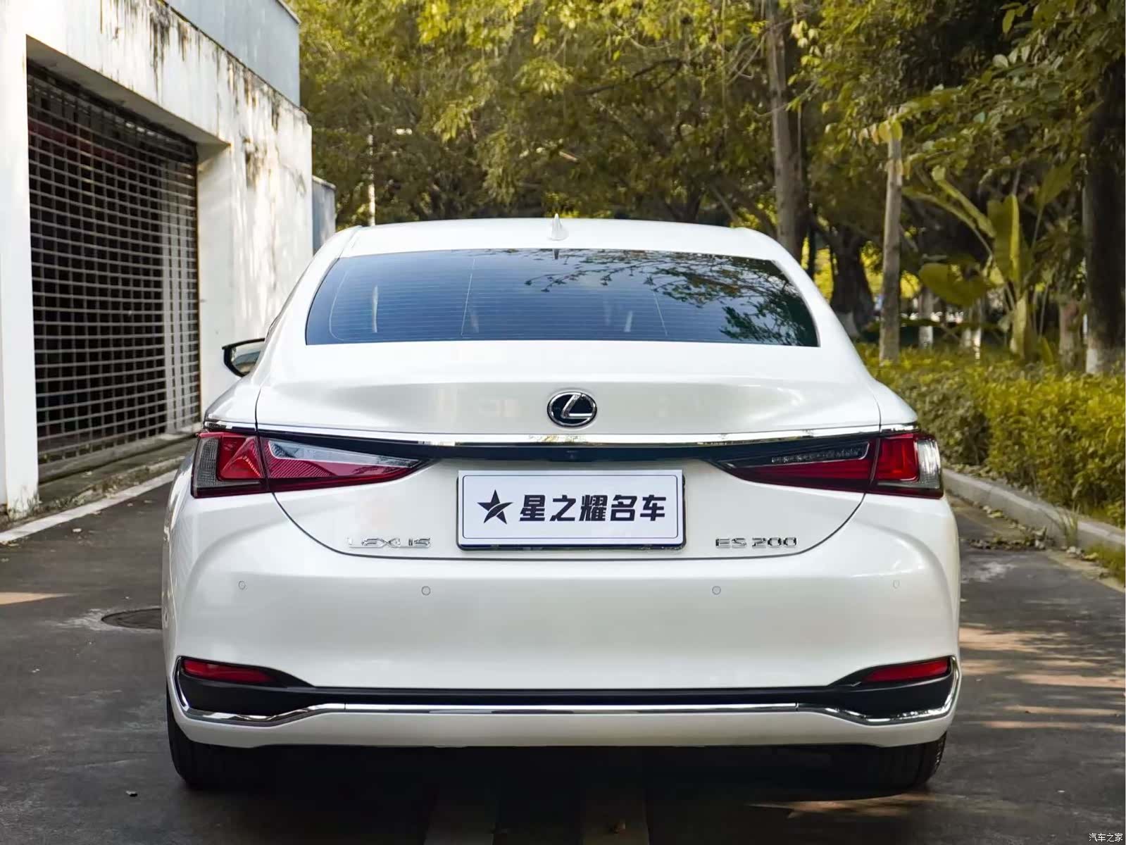 Lexus ES, 2019 4