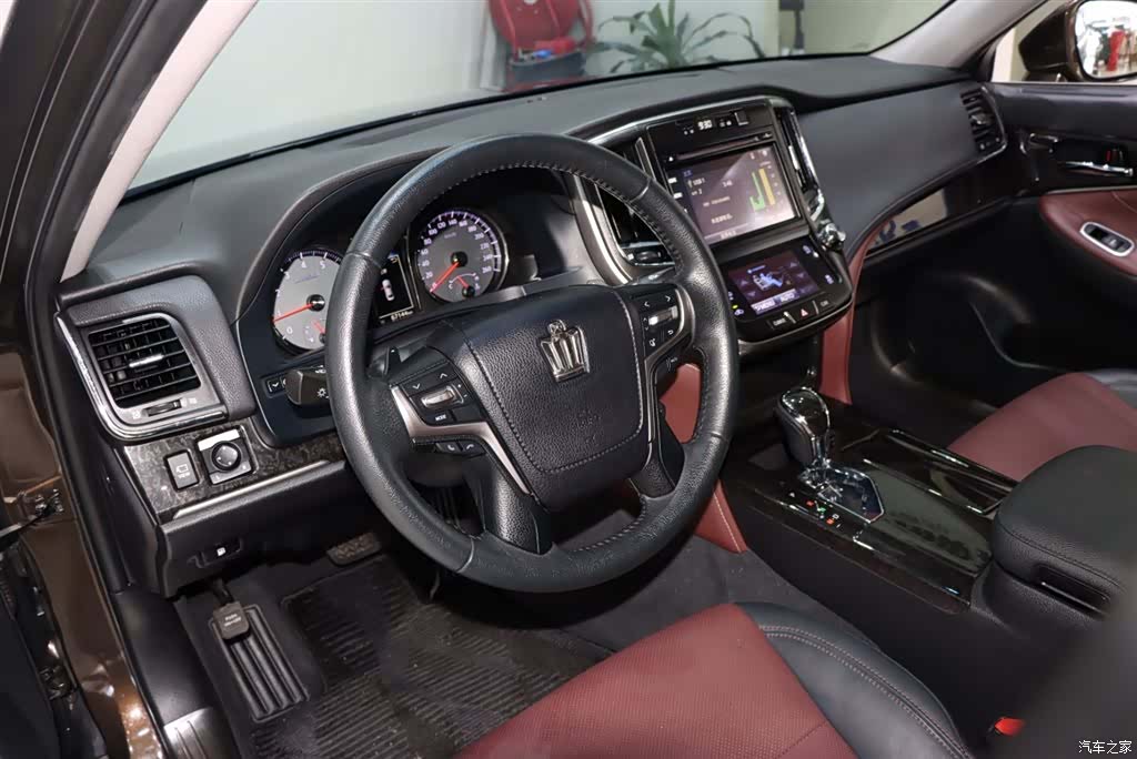 Toyota Crown, 2018 10