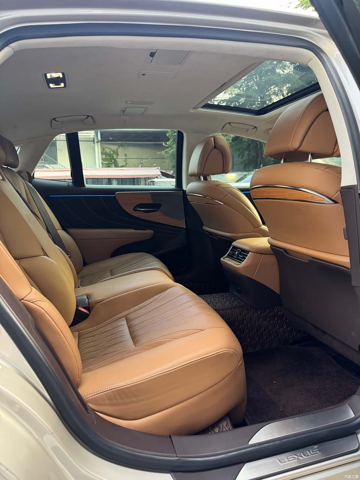 Lexus LS, 2019 18