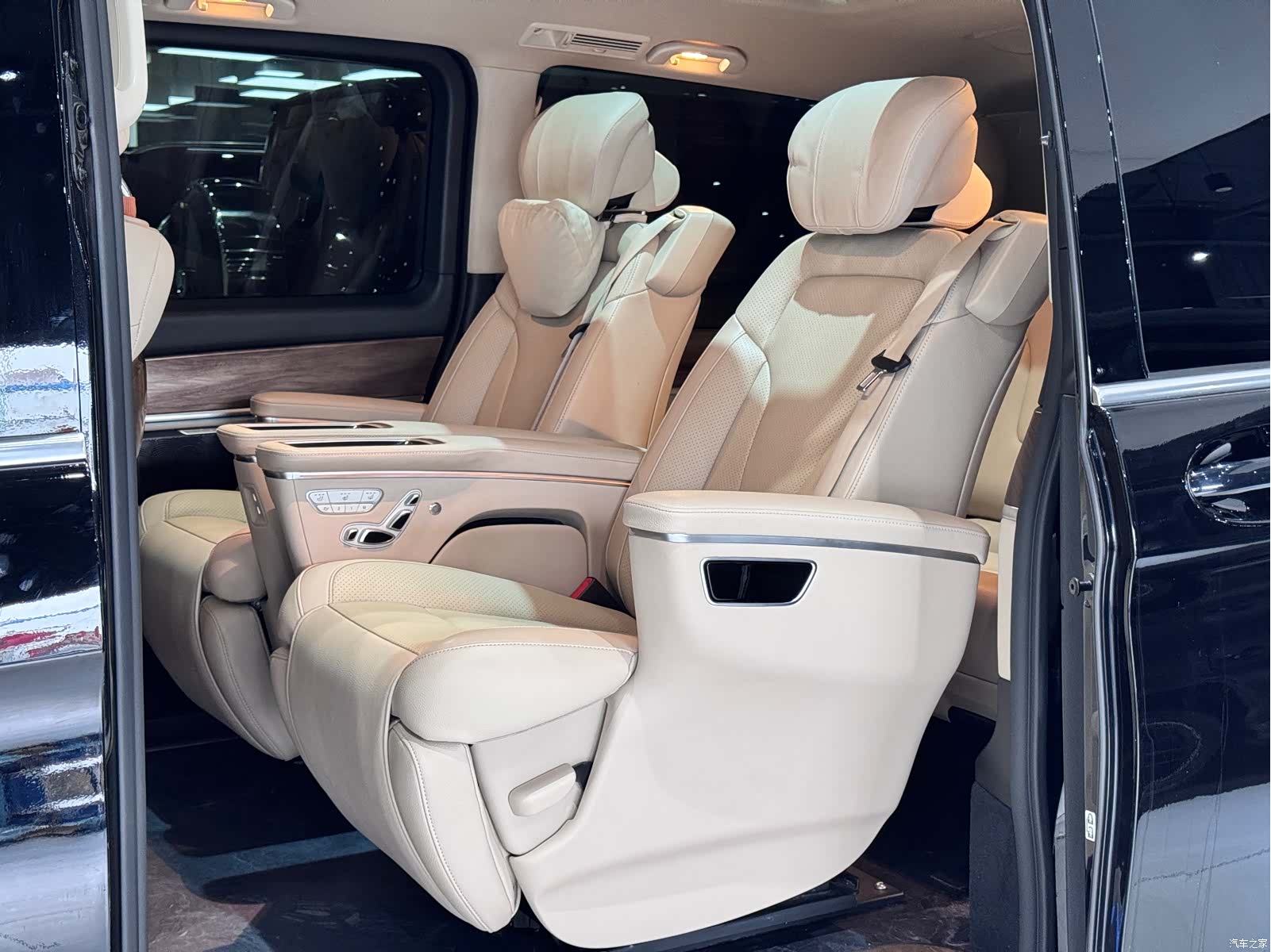 Mercedes-Benz V-Class, 2022 29