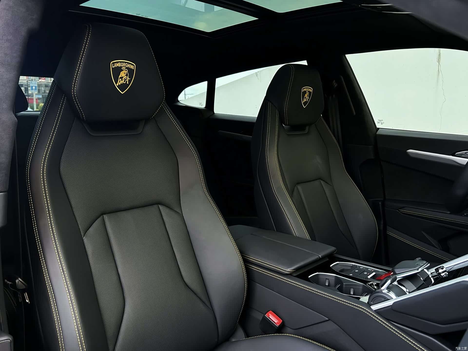 Lamborghini Urus, 2024 10