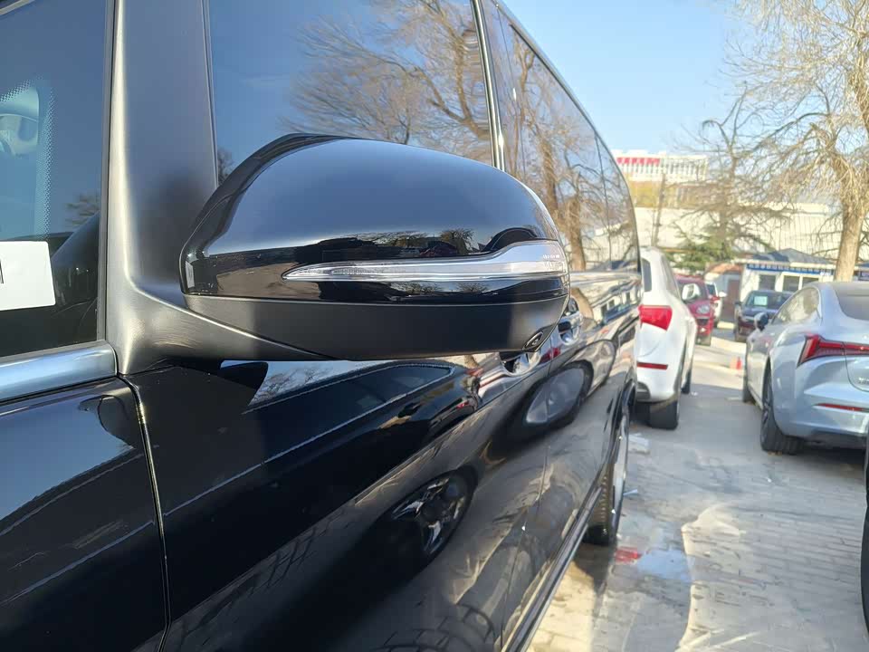 Mercedes-Benz V-class