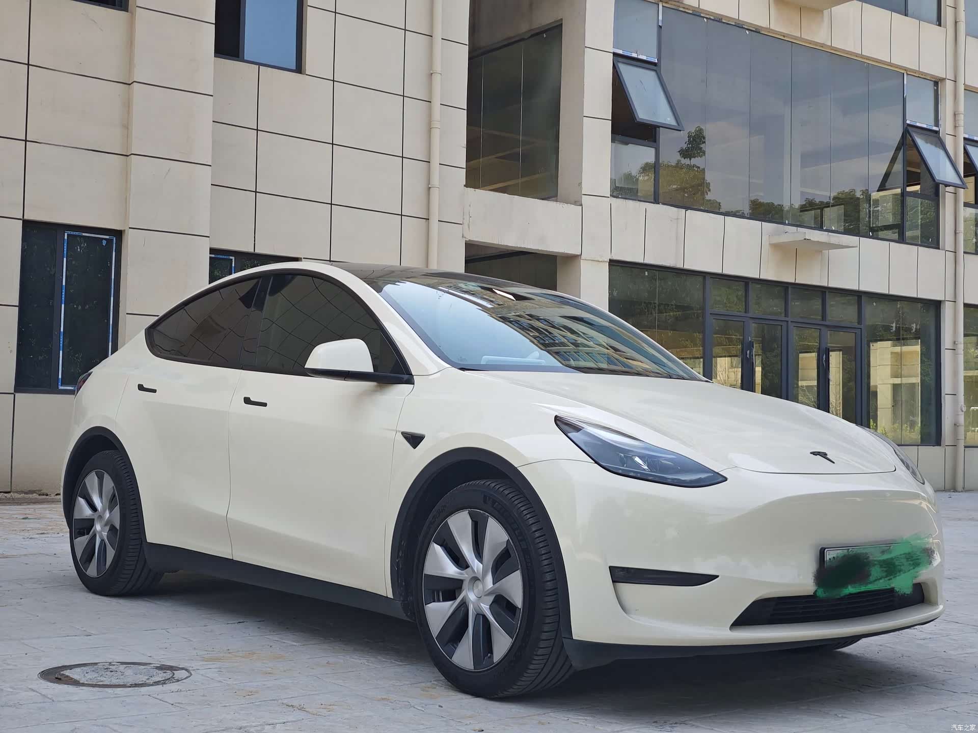 Tesla Model Y, 2021 3