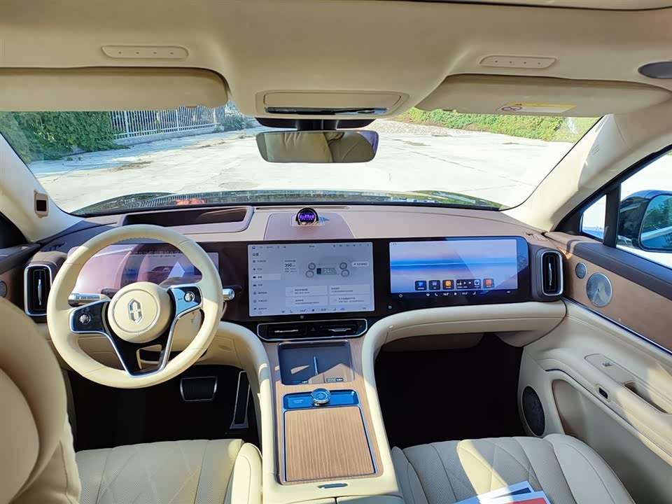 AITO Ask the world M9