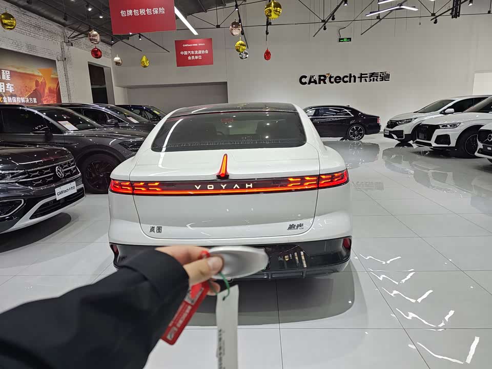 VOYAH Lantu chasing light