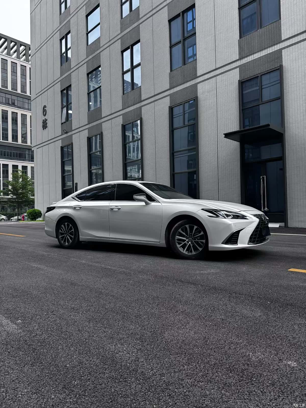 Lexus ES, 2025 7