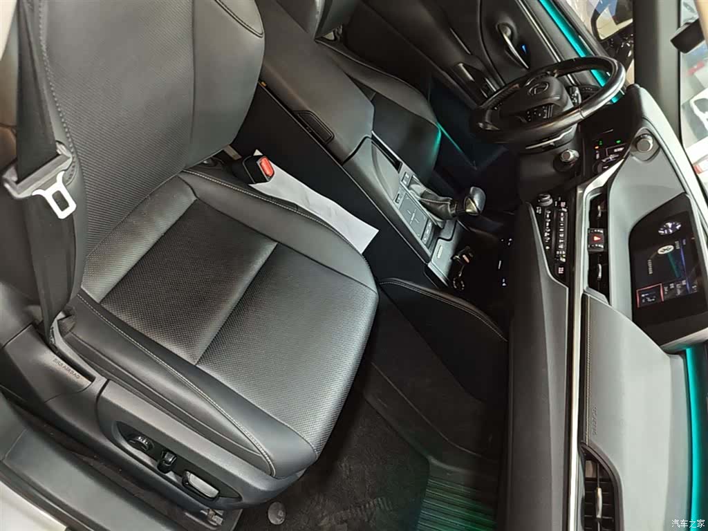 Lexus ES, 2019 25