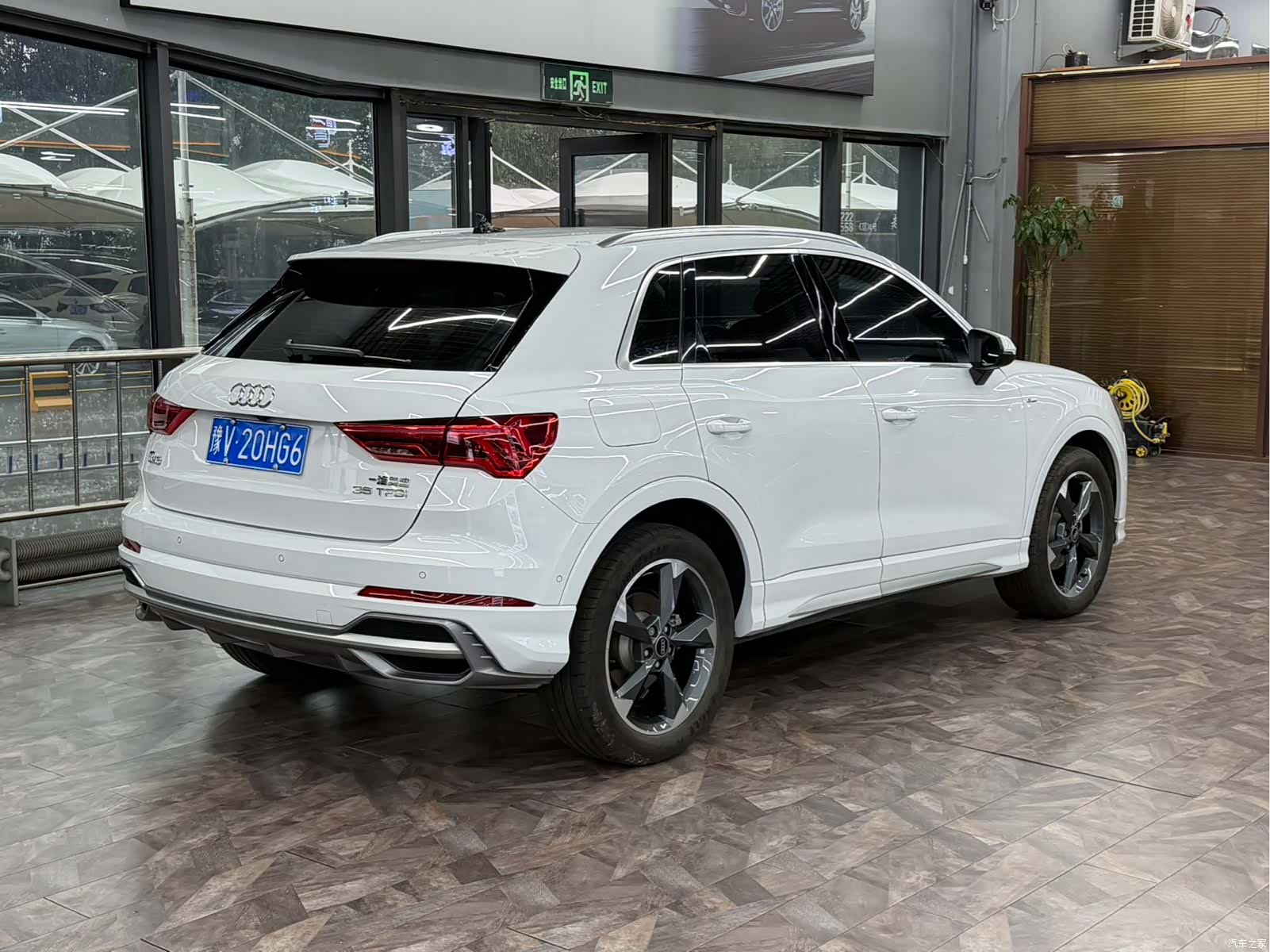 Audi Q3, 2023 4